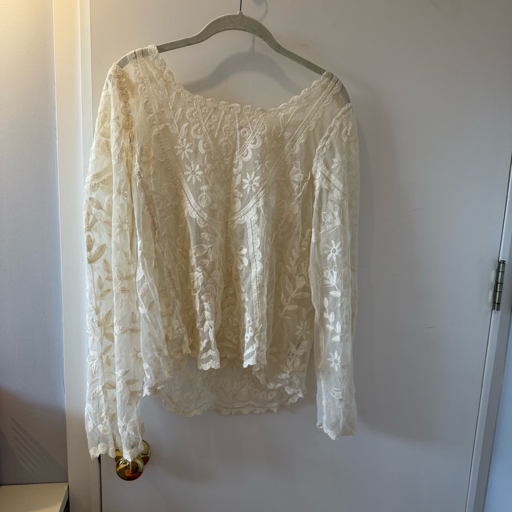 Xhilaration Cream Floral Lace Blouse